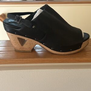 Eileen Fisher “Vero Cuoio” black clog style sandals - wood heel/ cut out size 9